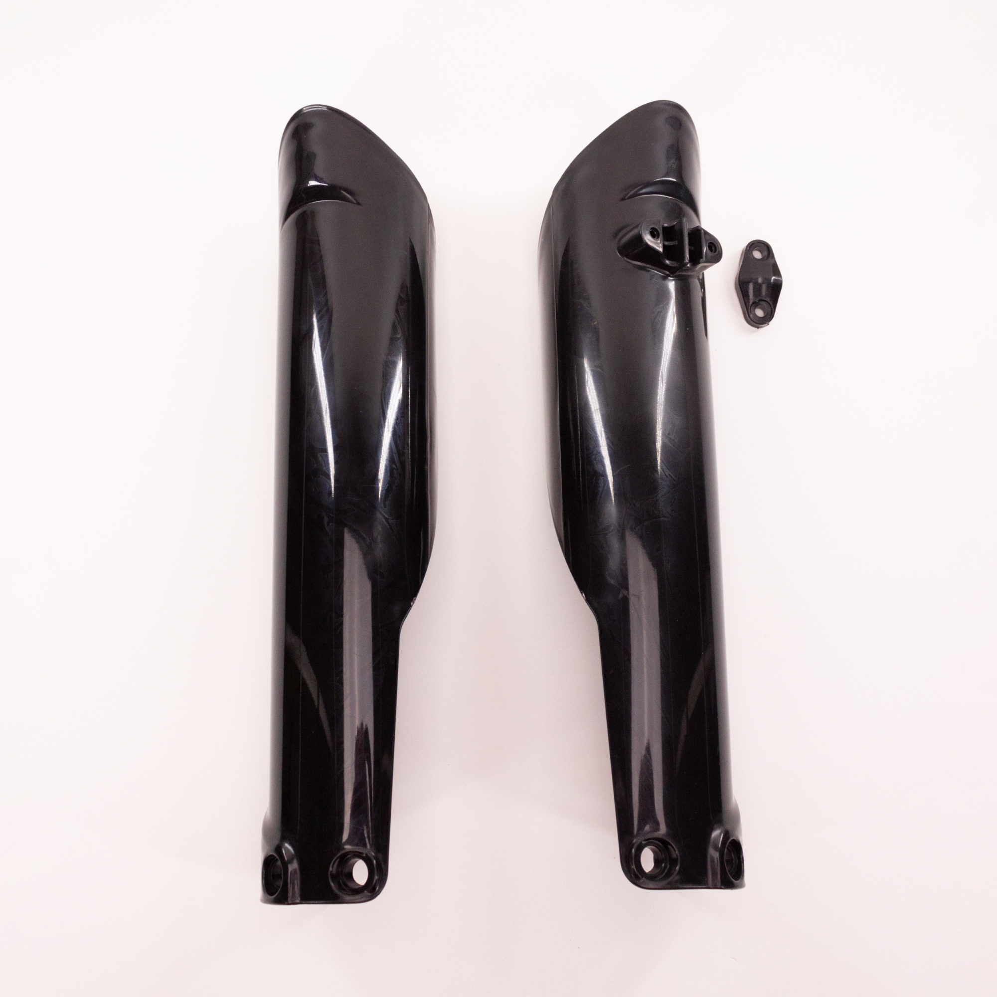 Пластик защита вилки (перьев) мотоцикла KTM (K8) черная